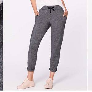Lululemon On The Fly Pant *28", Heathered Black, Size 4